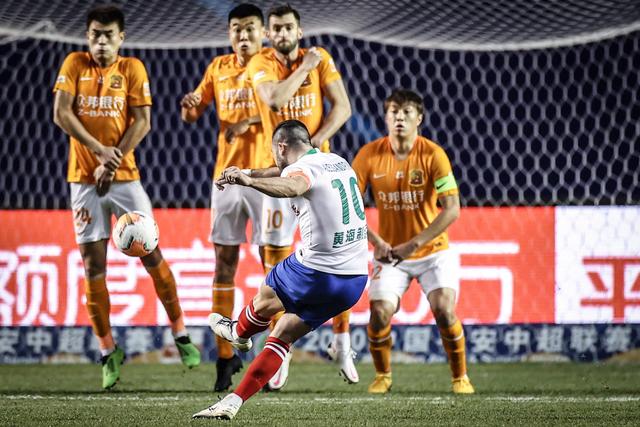 周鹏19分深圳不敌广东 洛夫顿43+18上海胜天津