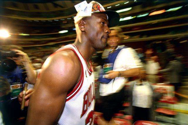 每体：关于巴萨用藤森给奥尔莫注册的猜测不实